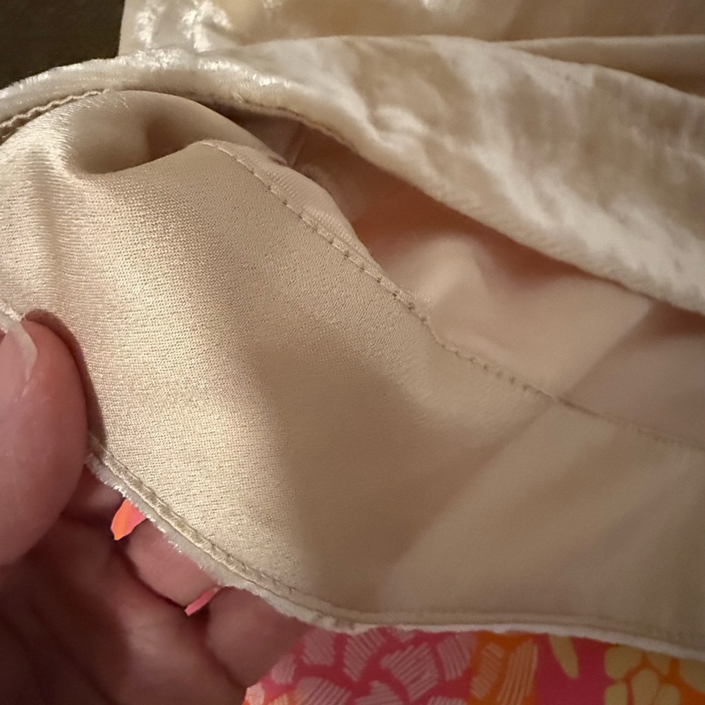 Elegant Cream Sleeveless Top - Picture 5 of 6